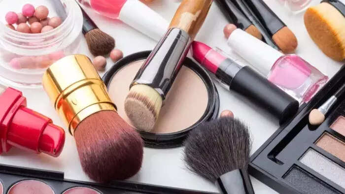 रक्षाबंधन 2026: अपनी बहन को दें ये अनोखे तोहफे!