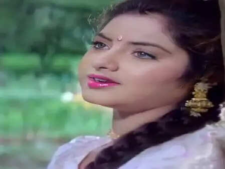 दिव्या भारती: 90 के दशक की चमकती सितारा और उनकी अनकही कहानियाँ