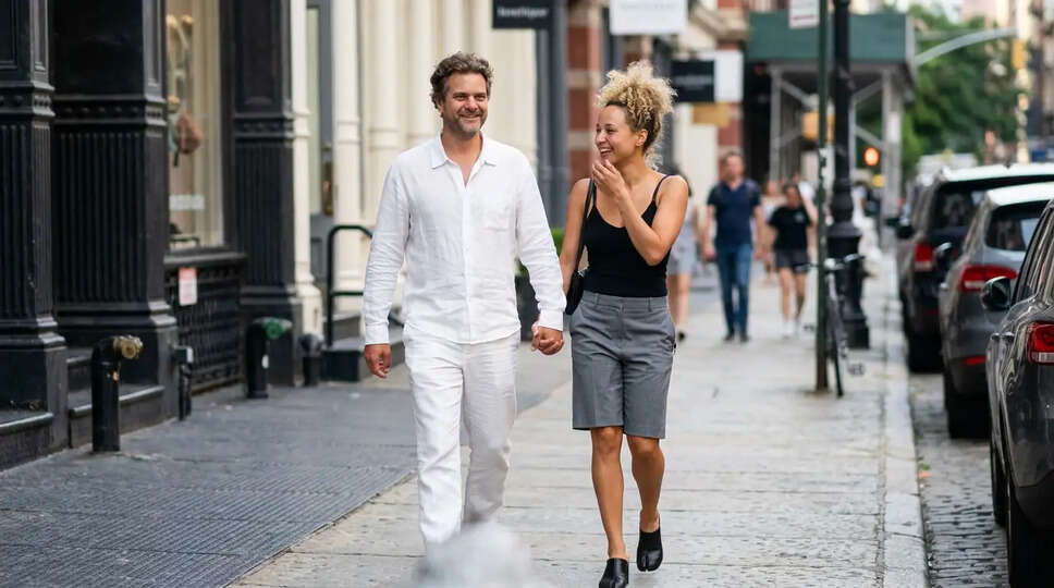 क्या Joshua Jackson और Olivia Burgess के बीच है नया प्यार? जानें पूरी कहानी!