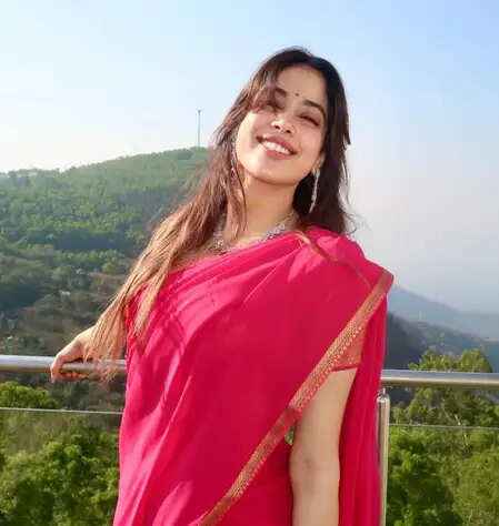 जाह्नवी कपूर ने मलयालम सिनेमा से दूरी बनाने का किया ऐलान, जानें क्यों?