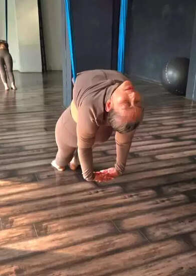क्या है एरियल योग? जानें मनीषा कोइराला के इस अनोखे अभ्यास के फायदे