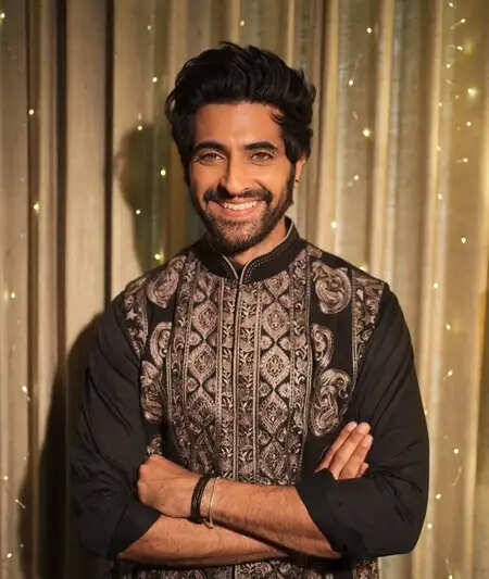 अक्षय ओबेरॉय की फिल्म 'फाइटर' ने बदली किस्मत, जानें कैसे मिली सफलता!