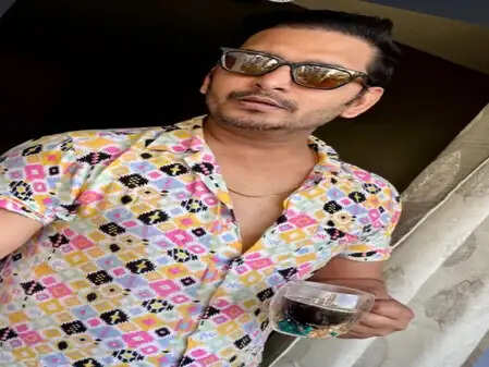 कॉमेडियन परितोष त्रिपाठी ने राघव चड्ढा पर किया मजेदार कमेंट, यूजर्स की हंसी नहीं रुक रही!