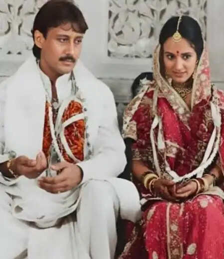 जैकी और आयशा श्रॉफ की शादी की 38वीं सालगिरह: प्यार भरे लम्हों की झलक