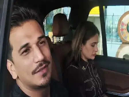 क्या बिहार में बच्चों का हौसला बढ़ाने पहुंचे प्रिंस नरूला और युविका चौधरी?