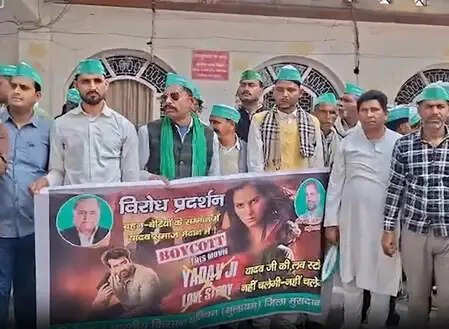 क्या 'यादव जी की लव स्टोरी' पर बैन लगेगा? मुरादाबाद में किसानों का विरोध जारी!