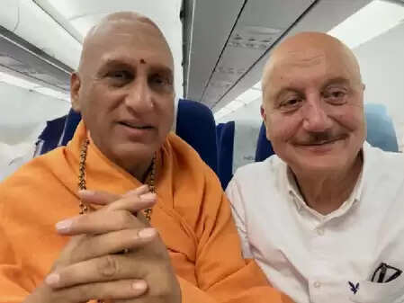 अनुपम खेर का आध्यात्मिक सफर: स्वामी अवधेशानंद जी से मिली गहरी सीख