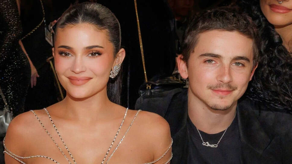 टिमोथी चालामेट ने गोल्डन ग्लोब्स में जीती ट्रॉफी, काइली जेनर के साथ रिश्ते में नया मोड़