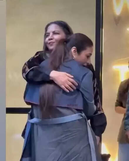 क्या आप जानते हैं शबाना आजमी और तब्बू का खास रिश्ता? जानें इस परिवार की अदाकारी की कहानी!