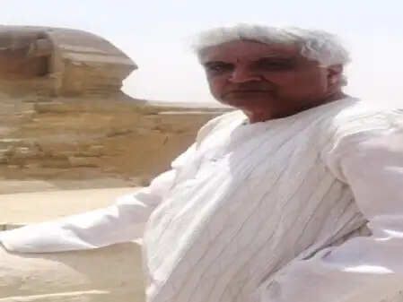 क्या है अनुभव सिन्हा की फिल्म 'अस्सी' की कहानी? जानें जावेद अख्तर और रणवीर बरार की राय!