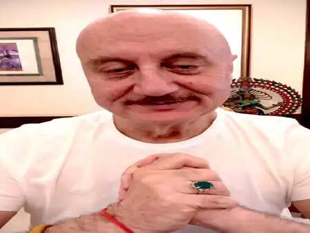 अनुपम खेर की जिम वीडियो ने बढ़ाई फिटनेस की प्रेरणा, जानें उनके फिट रहने के राज़!