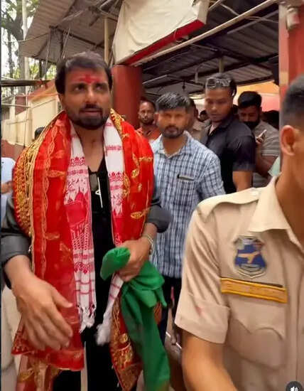 क्या है सोनू सूद की मां कामाख्या देवी मंदिर यात्रा का रहस्य? जानें इस आध्यात्मिक सफर के बारे में!