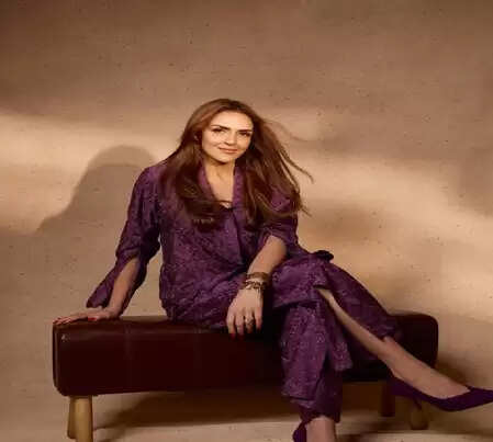 धर्मेंद्र के निधन के बाद ईशा देओल का भावुक संदेश: जानें क्या कहा उन्होंने?