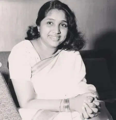 आशा भोसले: सुरों की रानी की अविश्वसनीय यात्रा और पुरस्कारों की सूची