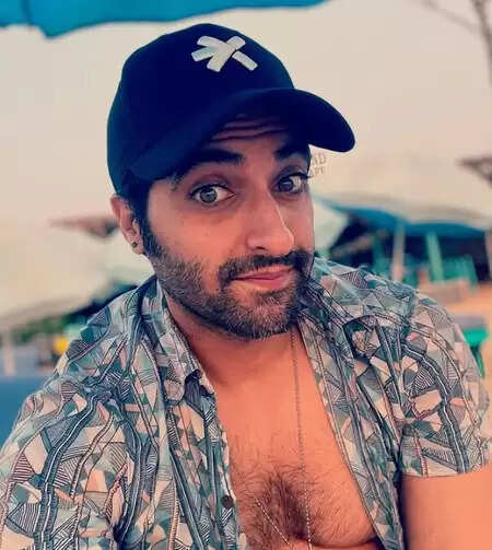 कन्नड़ सुपरस्टार यश की नई फिल्म 'टॉक्सिक' में अक्षय ओबेरॉय का अनोखा अनुभव!