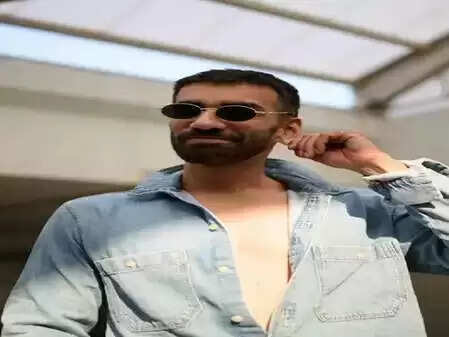 अविनाश तिवारी का नया सफर: तीन फिल्मों में एक साथ काम करने का अनुभव साझा किया!