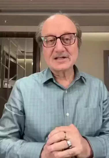 अनुपम खेर ने साझा किया अपनी पीढ़ी का अनोखा सफर: ग्रामोफोन से स्पॉटिफाई तक