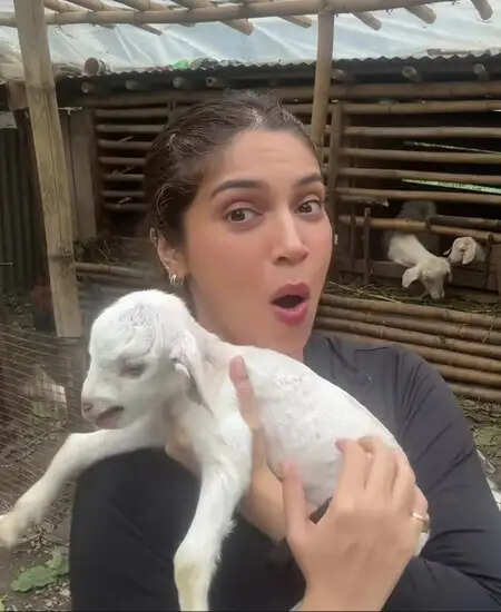 भूमि पेडनेकर का अनोखा अनुभव: फार्म गर्ल बनकर बिताए दो हफ्ते!