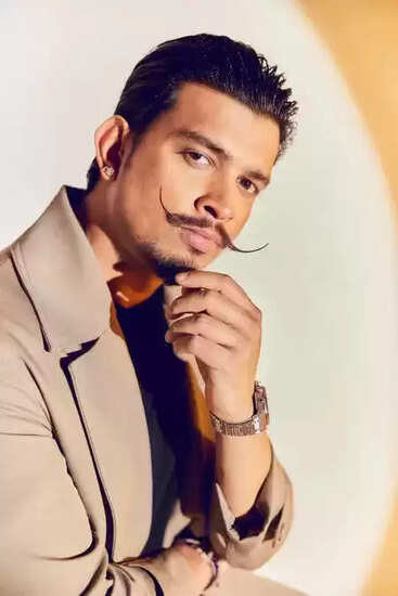 क्या हैं अंशुल गर्ग की अनोखी मूंछों के पीछे की कहानी? जानें इस फिल्म निर्माता की यात्रा!