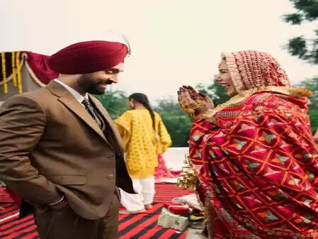 दिलजीत दोसांझ और सोनम बाजवा की रोमांटिक केमिस्ट्री से सजी 'बॉर्डर-2' का नया गाना 'इश्क दा चेहरा' हुआ रिलीज!