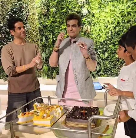 तुषार कपूर ने पिता जीतेन्द्र के जन्मदिन पर साझा किया भावुक वीडियो, जानें क्या है खास!