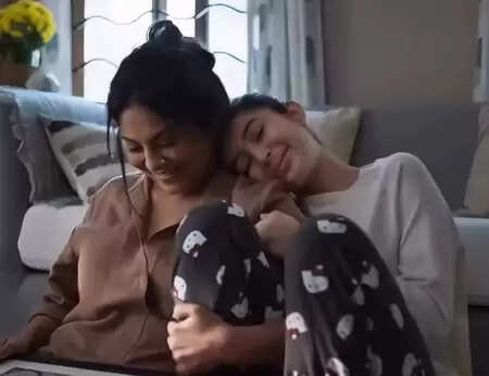 क्या आपने देखी है नेटफ्लिक्स की 'अजीब दास्तां'? जानें इस फिल्म की खास बातें!