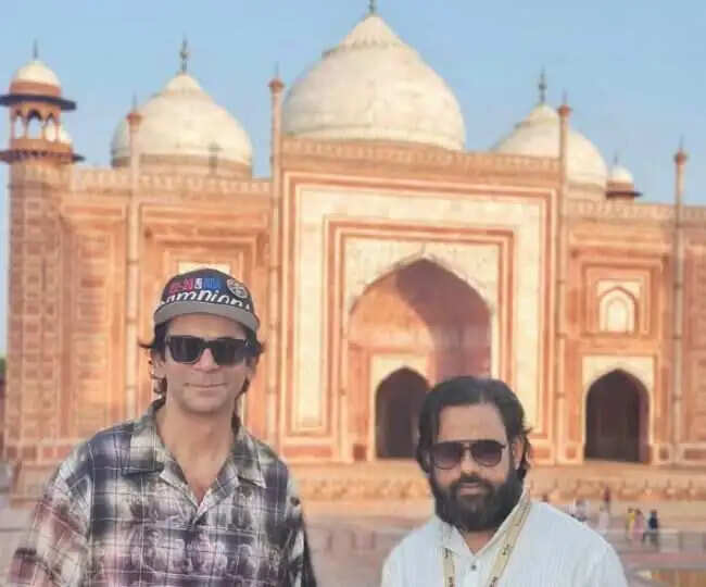सुनील ग्रोवर का आगरा दौरा: ताजमहल पर फैंस के साथ बिताए खास पल!