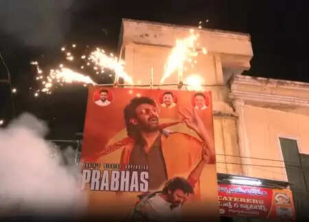 प्रभास की नई फिल्म 'द राजा साब' ने फैंस को किया दीवाना, जानें क्या है खास!