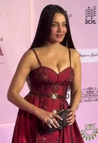 सेलिना जेटली की वापसी: 61वें फेमिना मिस इंडिया पेजेंट में छाई ग्लैमर!