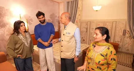 क्या आप जानते हैं Farah Khan के नए व्लॉग में कौन-कौन हैं? जानें हर्ष गुजराल की मजेदार बातें!