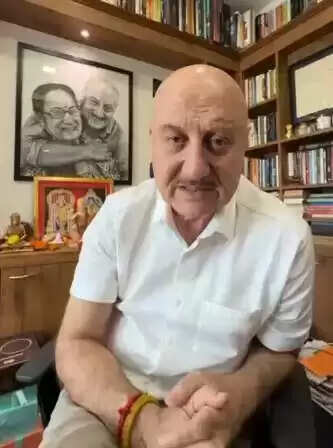 अनुपम खेर ने स्विट्जरलैंड से लौटते ही सतीश शाह की पत्नी से की भावुक मुलाकात!