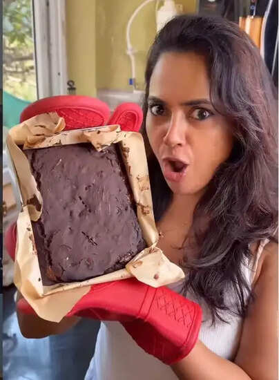क्या लौकी से बन सकती है चॉकलेटी ब्राउनी? समीरा रेड्डी ने दिखाया अनोखा तरीका!