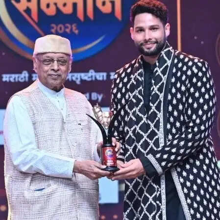 क्या सिद्धांत चतुर्वेदी बनेंगे वी. शांताराम की बायोपिक के नायक? जानें इस फिल्म की खास बातें!