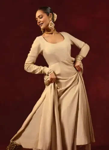 ईशा गुप्ता ने दुबई से भारत लौटने की कहानी साझा की, यूएई सरकार की तारीफ की!