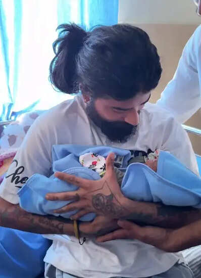 अनुराग डोभाल बने पिता: यूके07 राइडर ने साझा की अपने नवजात की पहली झलक!