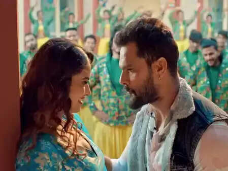 खेसारी लाल यादव का नया गाना 'बुलबुल': नीलम गिरी के साथ रोमांटिक केमिस्ट्री ने मचाई धूम!