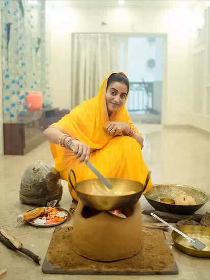 अक्षरा सिंह ने छठ पूजा में बिखेरा जादू, जानें इस खास अनुभव के बारे में!