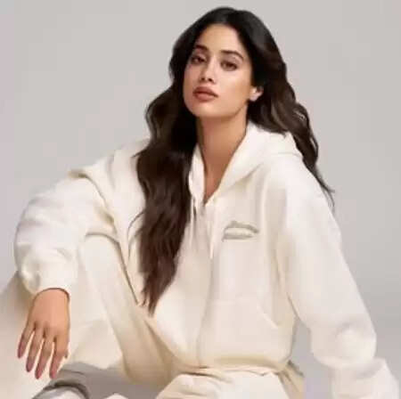 जान्हवी कपूर ने बांग्लादेश में अल्पसंख्यकों पर हो रही हिंसा की निंदा की, कहा 'यह कत्लेआम है'