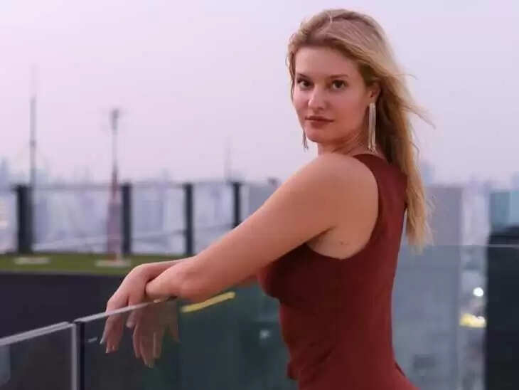 क्या Virat Kohli ने जर्मन मॉडल की तस्वीर को किया लाइक? जानें इस वायरल विवाद के पीछे की सच्चाई!