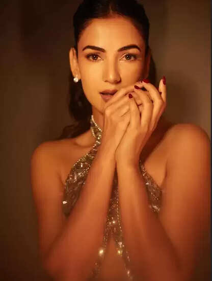 क्या बॉलीवुड में पेड नेगेटिव पीआर से परेशान हैं सितारे? सोनल चौहान ने उठाया बड़ा मुद्दा!