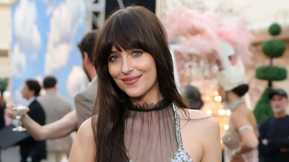क्या Dakota Johnson की शिष्टता बनी उनके लिए बाधा? जानें पूरी कहानी!
