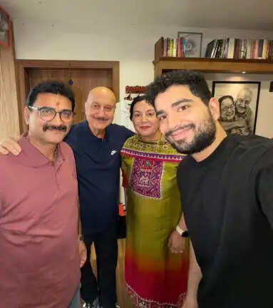 अनुपम खेर और समय रैना की खास मुलाकात: कश्मीरी परिवार की सच्ची कहानी