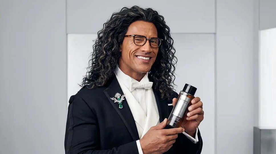 Dwayne Johnson की मजेदार प्रतिक्रिया: क्या एक गंजा आदमी शैम्पू बेच सकता है?