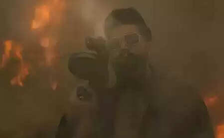 यश का धमाकेदार टीजर 'टॉक्सिक' में सिगार और एक्शन का जलवा!