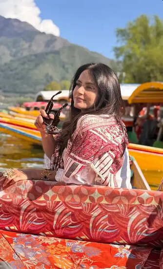 बिहार की साधारण लड़की से हॉलीवुड तक: नीतू चंद्रा की प्रेरणादायक यात्रा