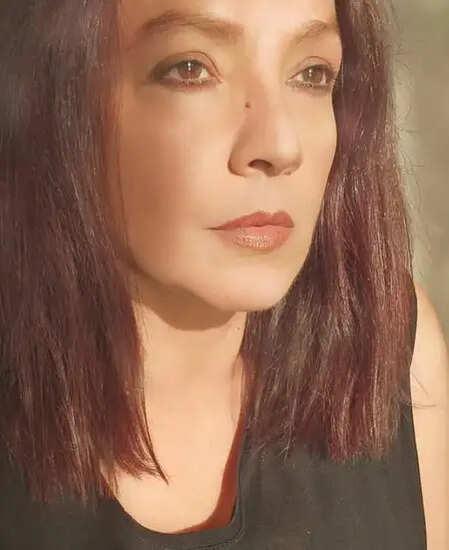 पूजा भट्ट: अपनी शर्तों पर जीने वाली बॉलीवुड की बेबाक अभिनेत्री