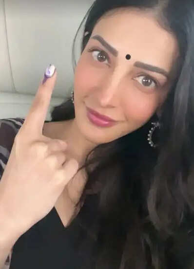 क्या श्रुति हासन ने अपने पिता कमल हासन के साथ मतदान किया? जानें तमिलनाडु चुनाव की खास बातें!