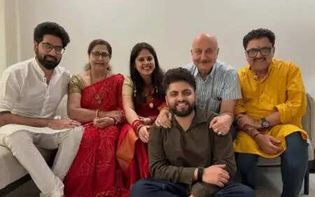 अनुपम खेर ने अशोक पंडित के साथ दोस्ती की अनोखी कहानी साझा की!