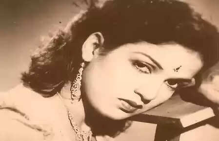 कामिनी कौशल: कैसे एक मजाक ने बना दिया उन्हें सिनेमा की अमर शख्सियत?