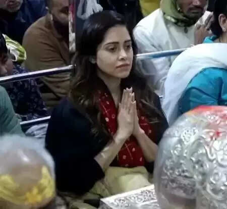नुसरत भरूचा ने महाकालेश्वर मंदिर में की भस्म आरती में भागीदारी, जानें उनके अनुभव